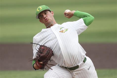 Oregon rallies for 9-8 victory, ends Oral Roberts’ 21-game win streak